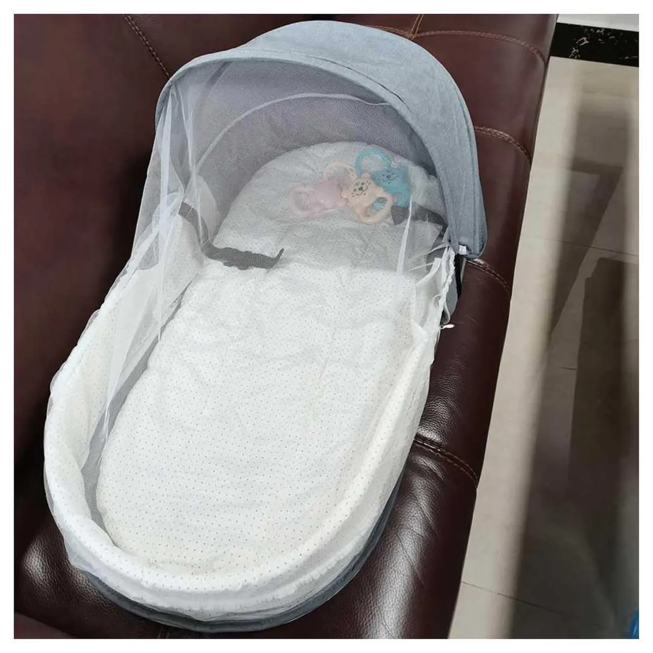 Bumble & Bird Foldable Baby Nest with Mosquito Net — Photograph 8 of 11