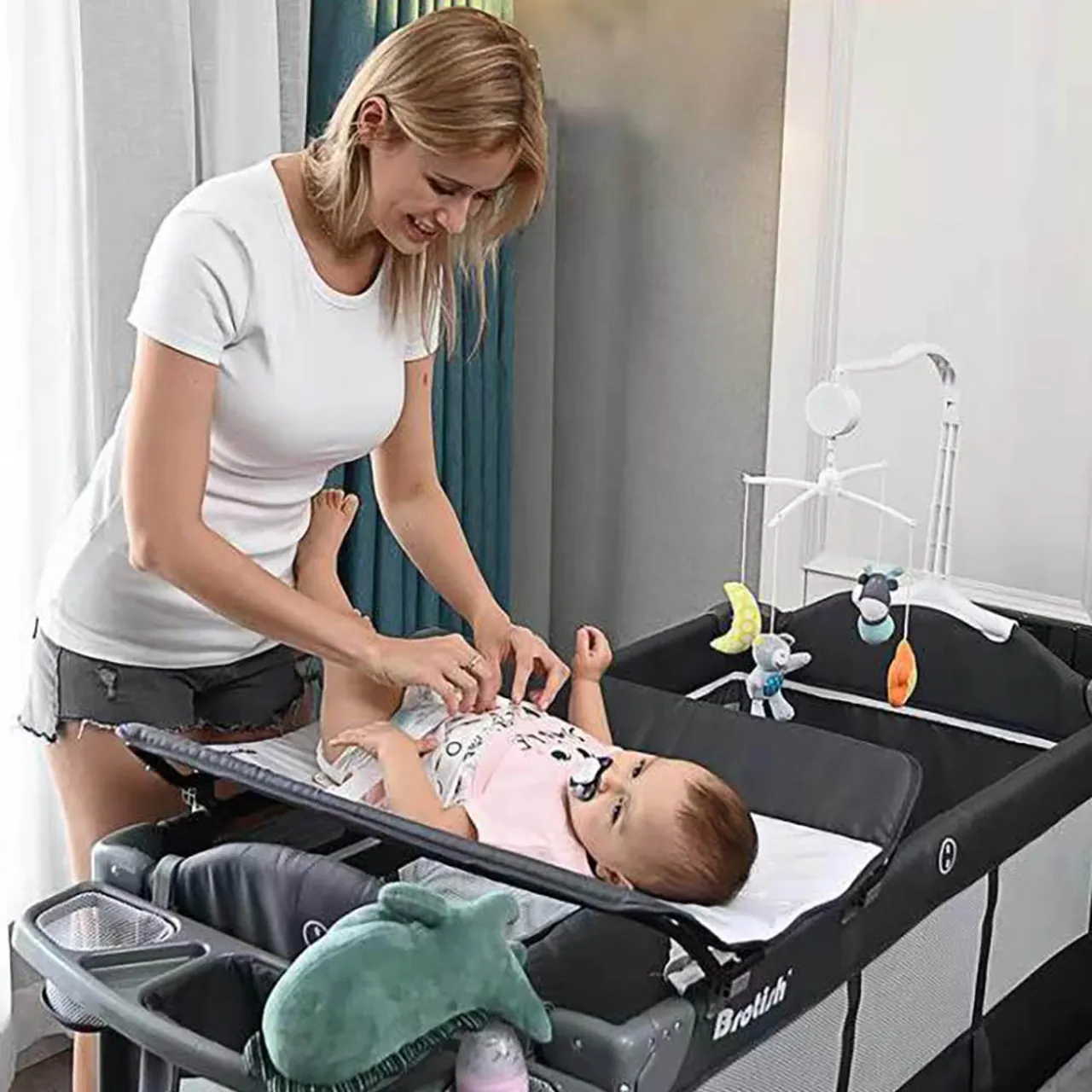 Teknum 4-in-1 Baby Bedside Co-Sleeper Bassinet - Black — Photograph 4 of 6