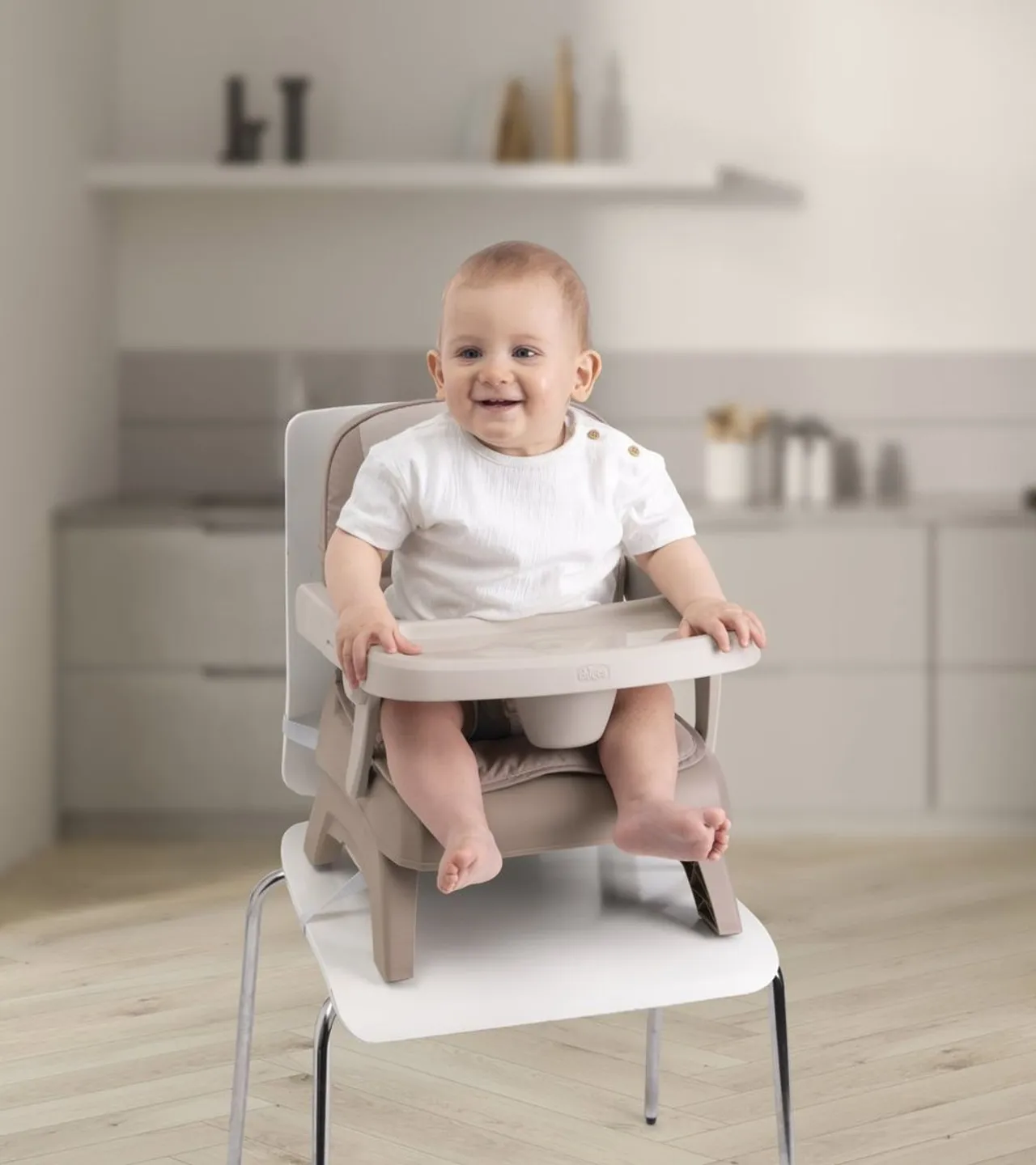 Chicco Mode Booster Seat — Photograph 6 of 7