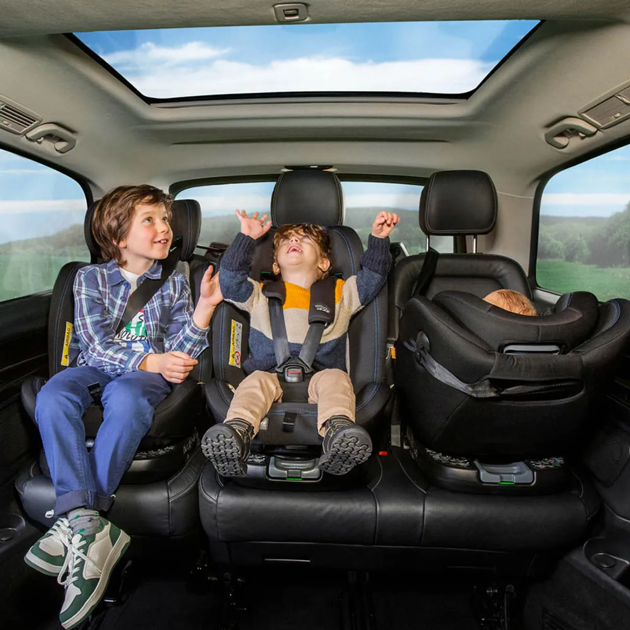 Chicco Unico Evo i-Size Car Seat — Photograph 2 of 7