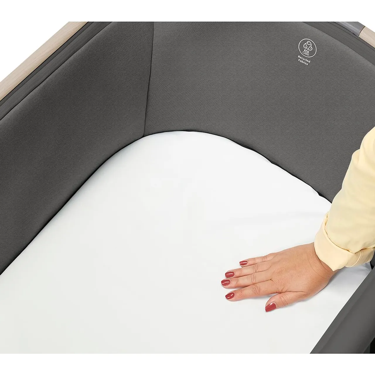 Maxi-Cosi Iora Bedside Co-Sleeper Crib — Photograph 9 of 13