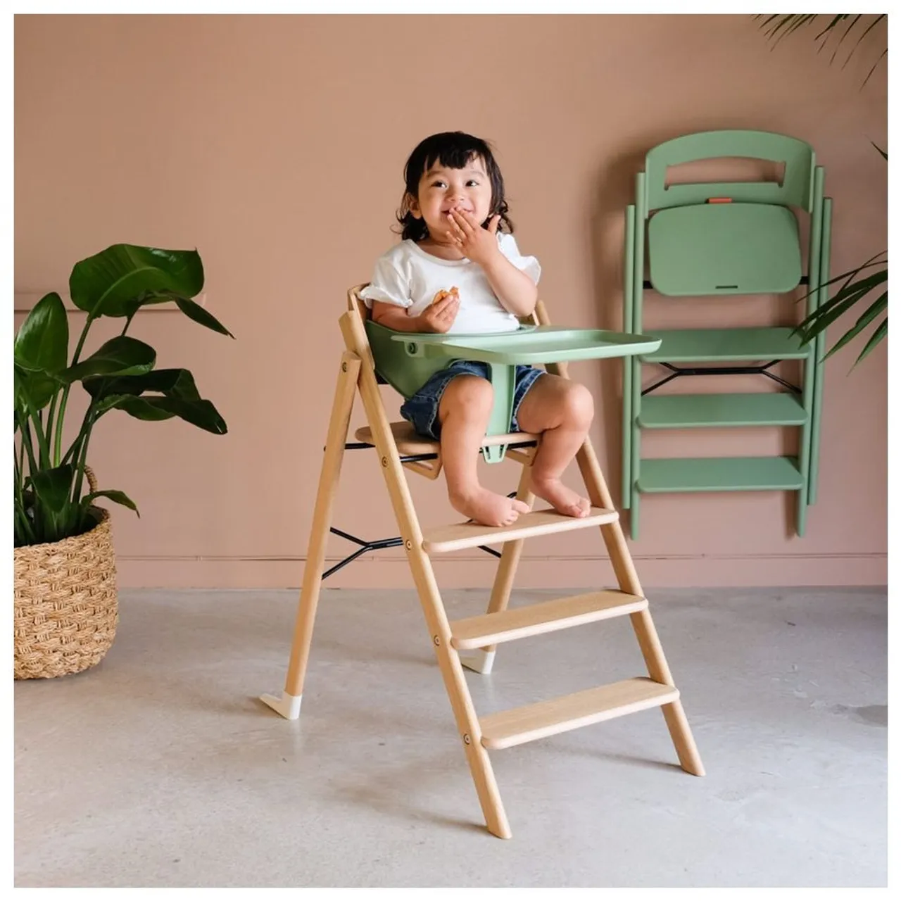 Kaos Klapp Recycled High Chair With Safety Rail & Food Tray - Desert Sand — Photograph 5 of 8