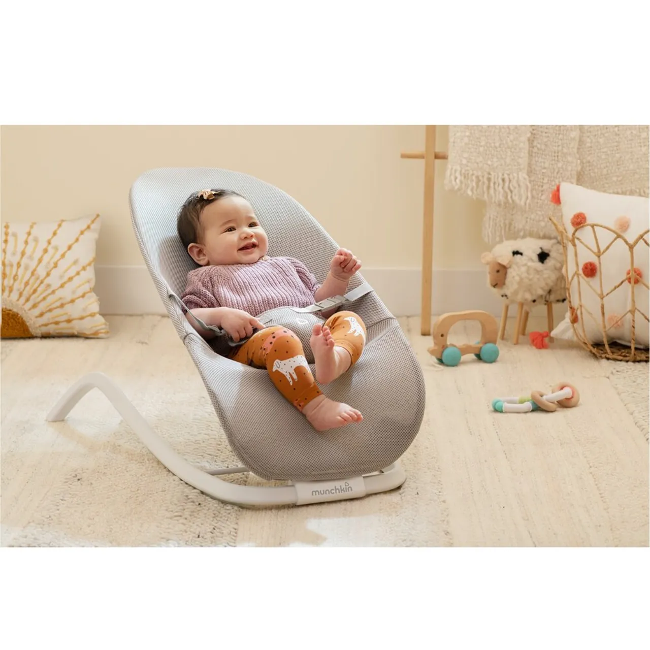 Munchkin Spring 2-in-1 Bouncer and Rocker - Grey — Photograph 3 of 8