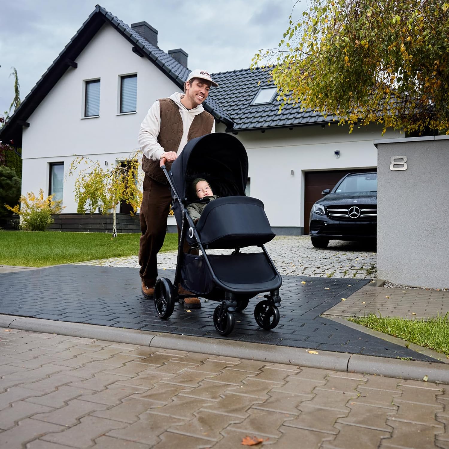 Kinderkraft Grande Plus Stroller - Black — Photograph 3 of 9